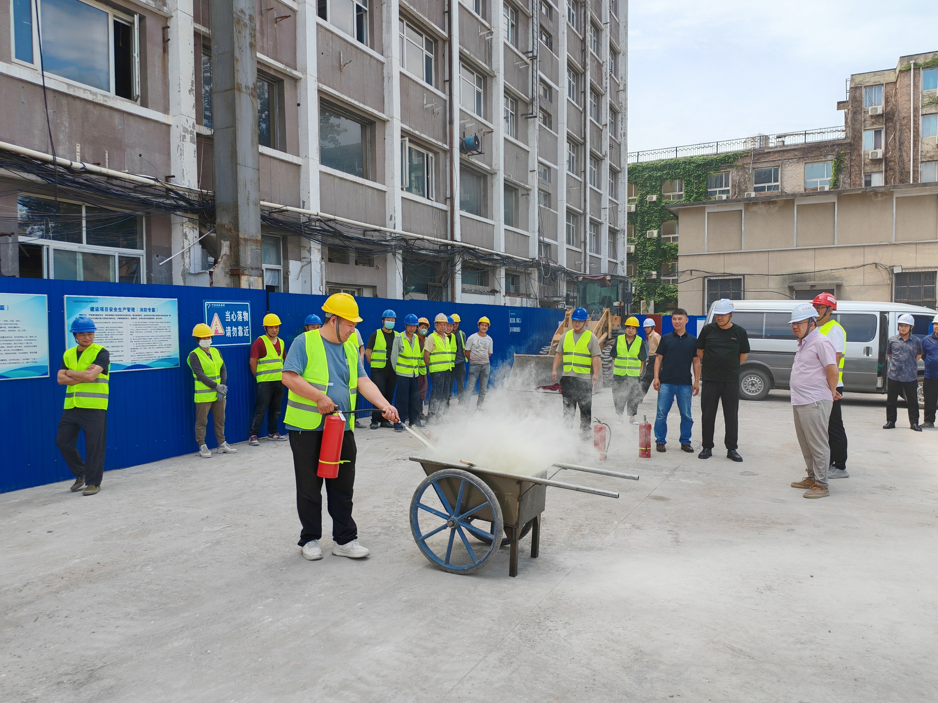 筑牢高质量发展安全基石——自动化院丰台院区开展2025年"安全生产月"系列活动